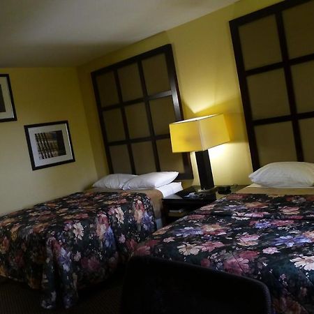 Relax Inn Watertown วอเตอร์ทาวน์ ภายนอก รูปภาพ