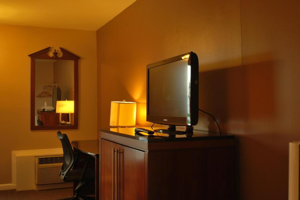 Relax Inn Watertown วอเตอร์ทาวน์ ภายนอก รูปภาพ