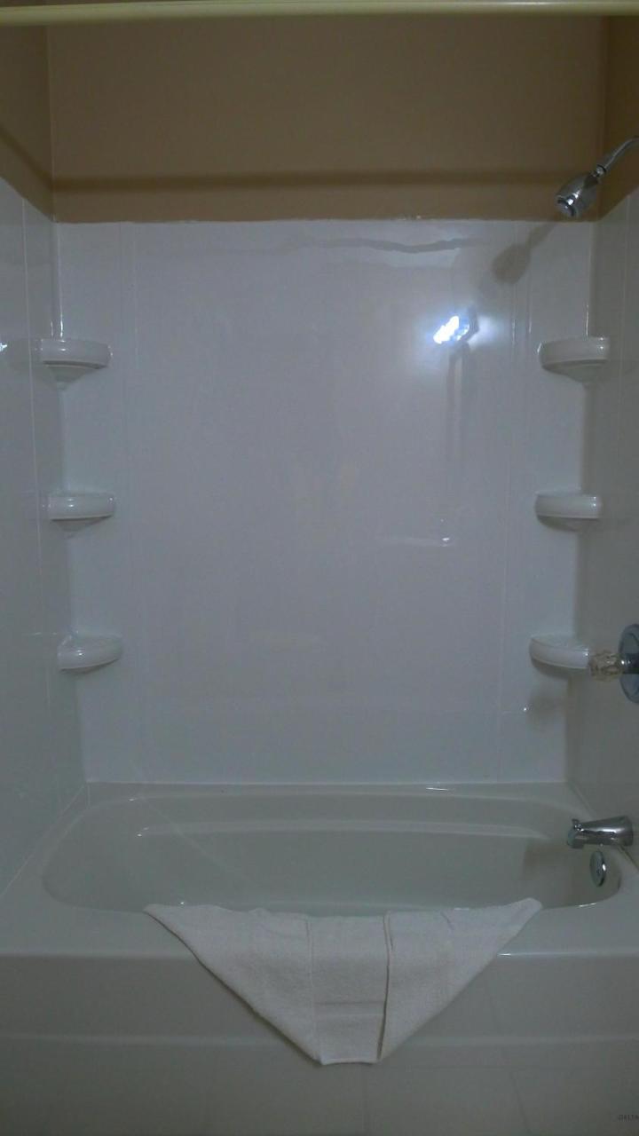 Relax Inn Watertown วอเตอร์ทาวน์ ภายนอก รูปภาพ