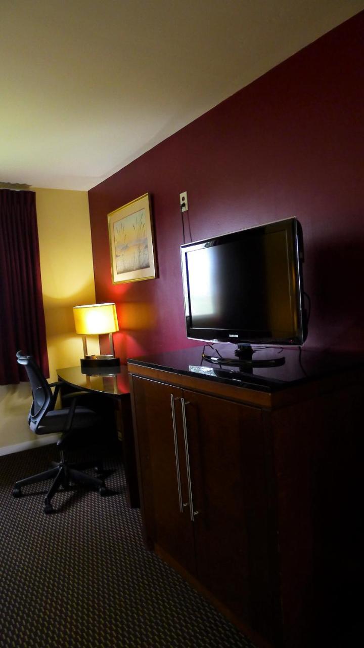 Relax Inn Watertown วอเตอร์ทาวน์ ภายนอก รูปภาพ